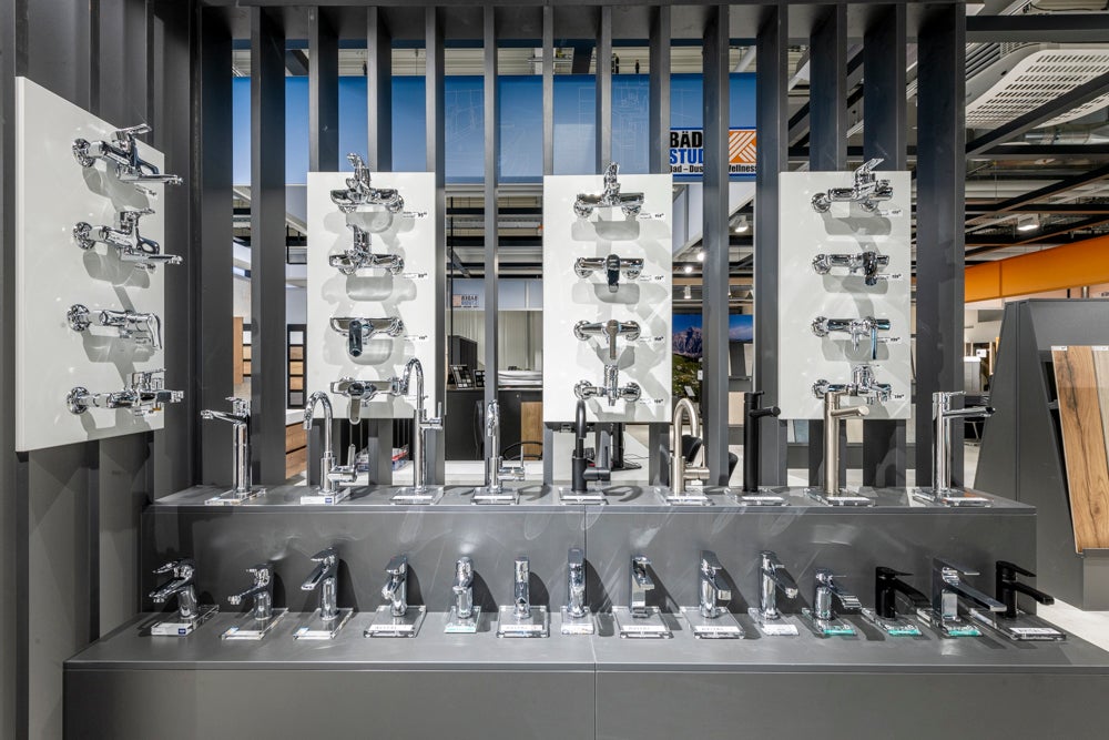 Ausstellung von Armaturen für Bad und Küche im Hornbach