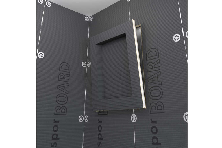 Pose de panneaux de mousse rigide dans la salle de bains avec matériel de fixation