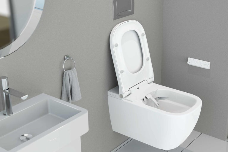 Salle de bain moderne avec WC-bidet suspendu, lavabo et miroir