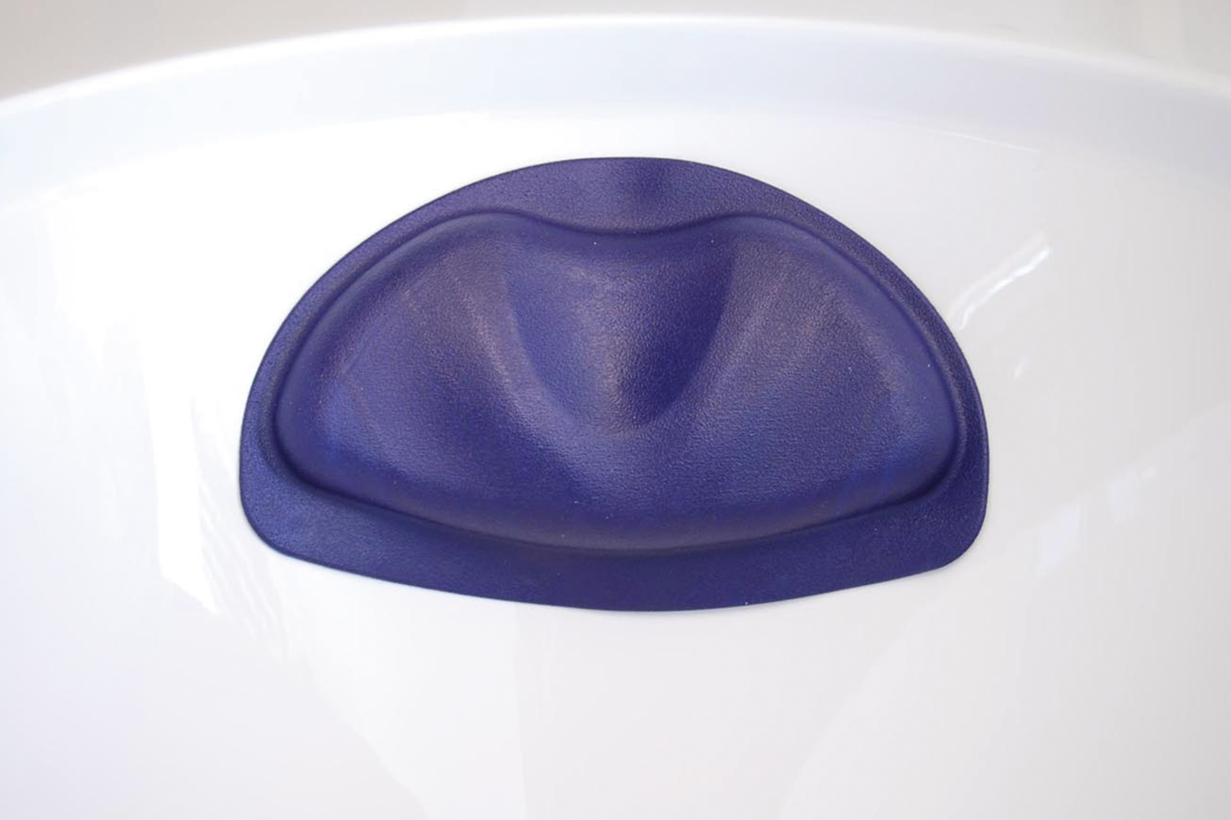 Detailaufnahme eines blauen Knieschoners