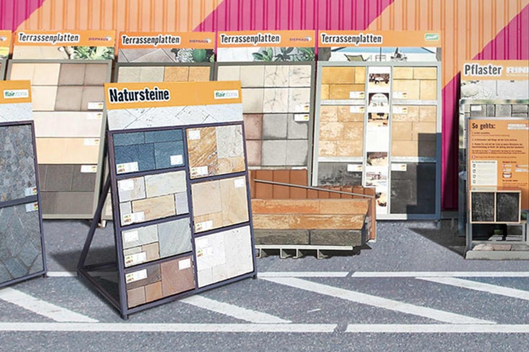 Exposition avec différents revêtements de terrasse, pierres naturelles et pavés au choix.