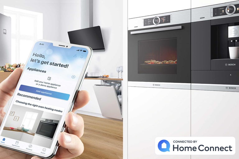 Smarte Küche mit Bosch Backofen, Geschirrspüler und Smartphone mit Home Connect App.