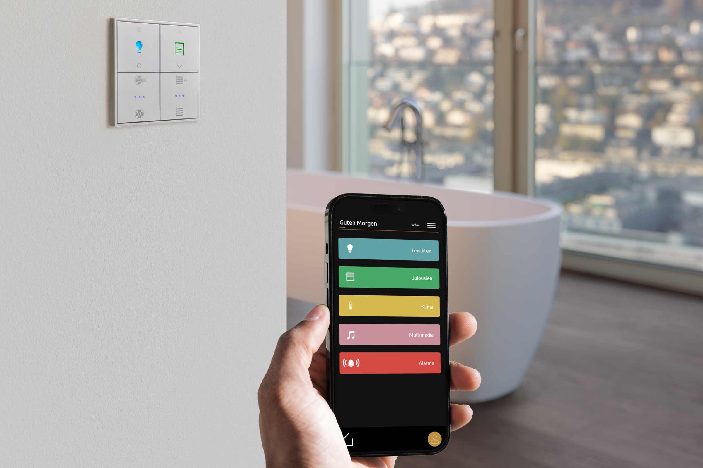 Szene eines Smart Homes mit einem Schalter und einem Smartphone zur Steuerung von Beleuchtung, Jalousien, Klima, Multimedia und Alarm