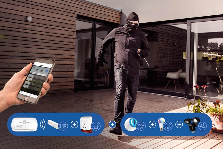 Scène avec cambrioleur devant la maison, smartphone avec application Smart Home, composants d'un système Smart Home