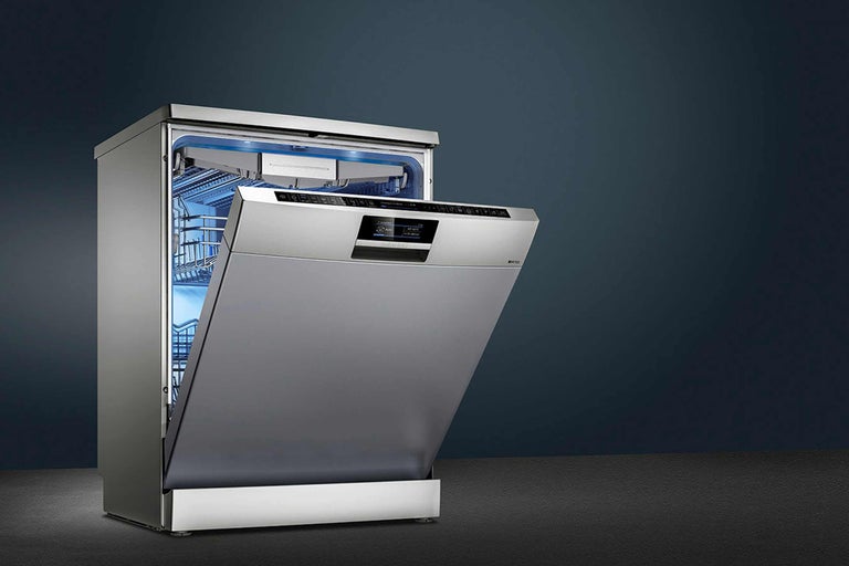 Lave-vaisselle avec porte ouverte