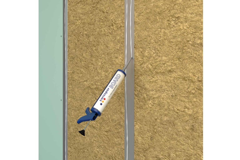 Application de colle de montage sur un panneau isolant