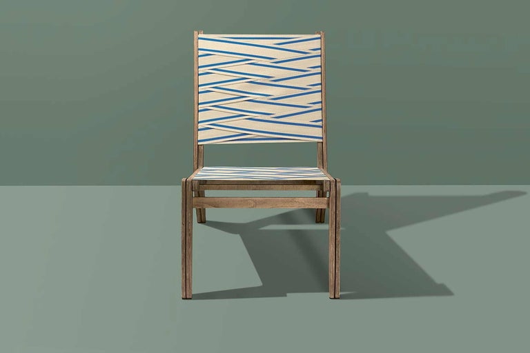 Chaise avec cadre en bois et revêtement en tissu rayé pour l'intérieur