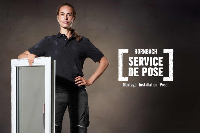 Femme avec fenêtre, service de montage Hornbach