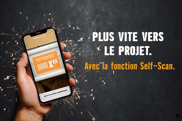 Un smartphone est utilisé pour scanner un code-barres, fonction Hornbach Self-Scan.
