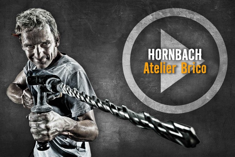 Homme avec perceuse et logo Hornbach Atelier Brico