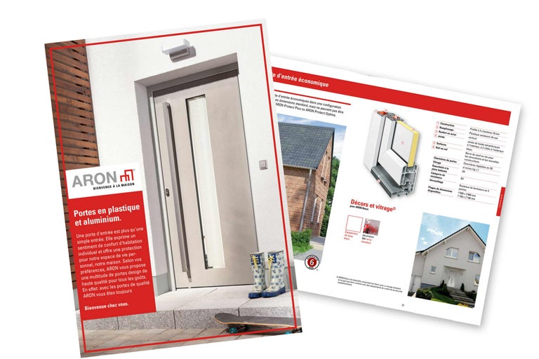 Catalogue de produits avec une porte d'entrée moderne en plastique et aluminium, logo ARON et sceau de garantie