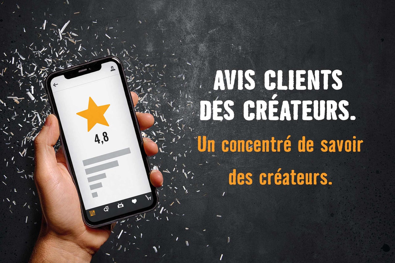 Un smartphone avec une évaluation de 4,8 étoiles dans la main.