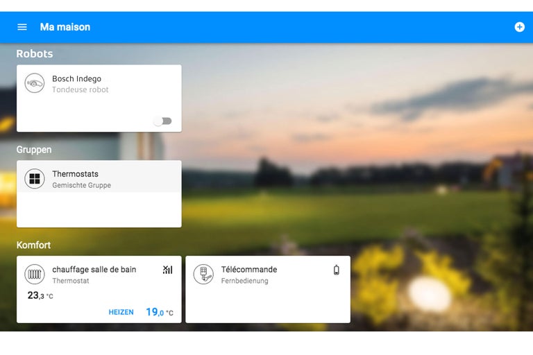 Application domotique avec des menus pour les robots, les thermostats et les paramètres de confort