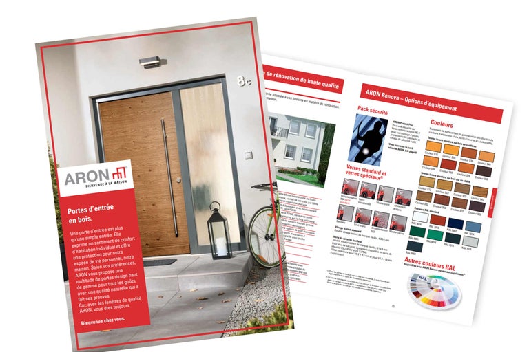 Catalogue Aron présentant des informations sur les portes d'entrée en bois, les équipements de sécurité et les options de couleurs