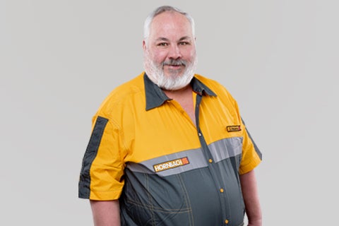 Deux collaborateurs Hornbach en vêtements de travail