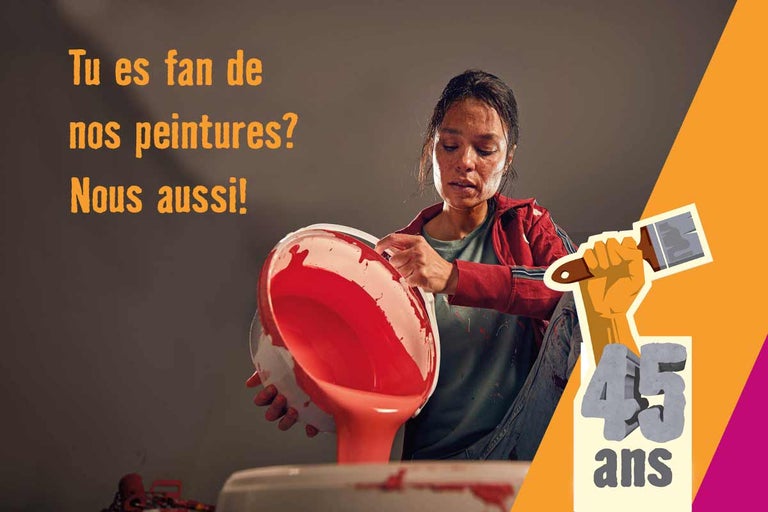 Une femme verse de la peinture d'un seau. L'image dit : Nous aimons aussi nos peintures.