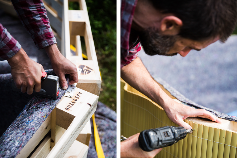 Zwei Bilder zeigen eine Person, die eine Holzpalette mit einem Tacker und eine andere Person, die Bambus mit einem Schraubenzieher an einer Holzpalette befestigt.