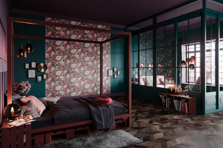 Chambre avec lit à baldaquin, décor floral et étagère à livres