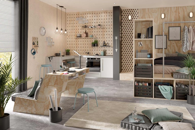 Helles Interieur mit Büro, Küche und Schlafbereich in einem modernen Design