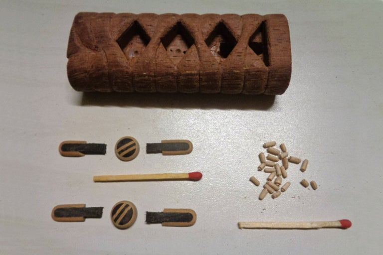 Allume-feu en laine de bois avec des allumettes