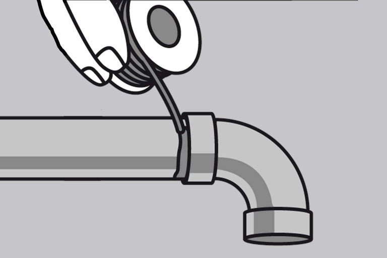 Main soudant une canalisation