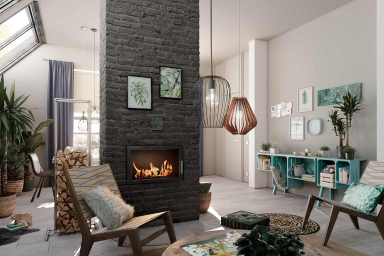 Salon avec mur de cheminée en maçonnerie, décorations et sièges en bois.