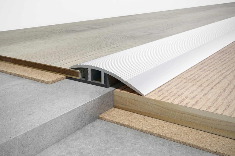 Profilé de transition entre deux revêtements de sol différents