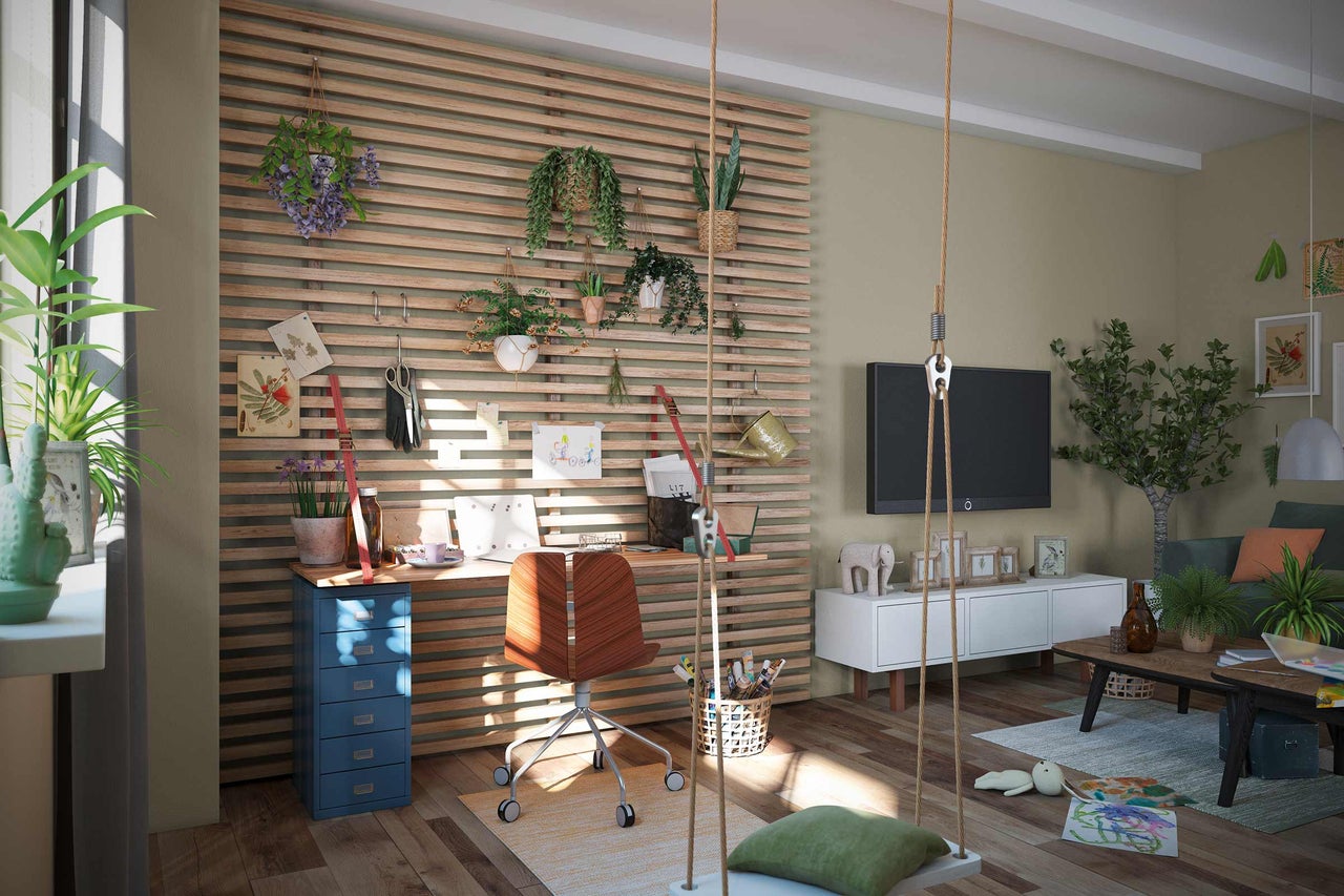 Salon avec bureau, balançoire et décorations sur un mur en bois