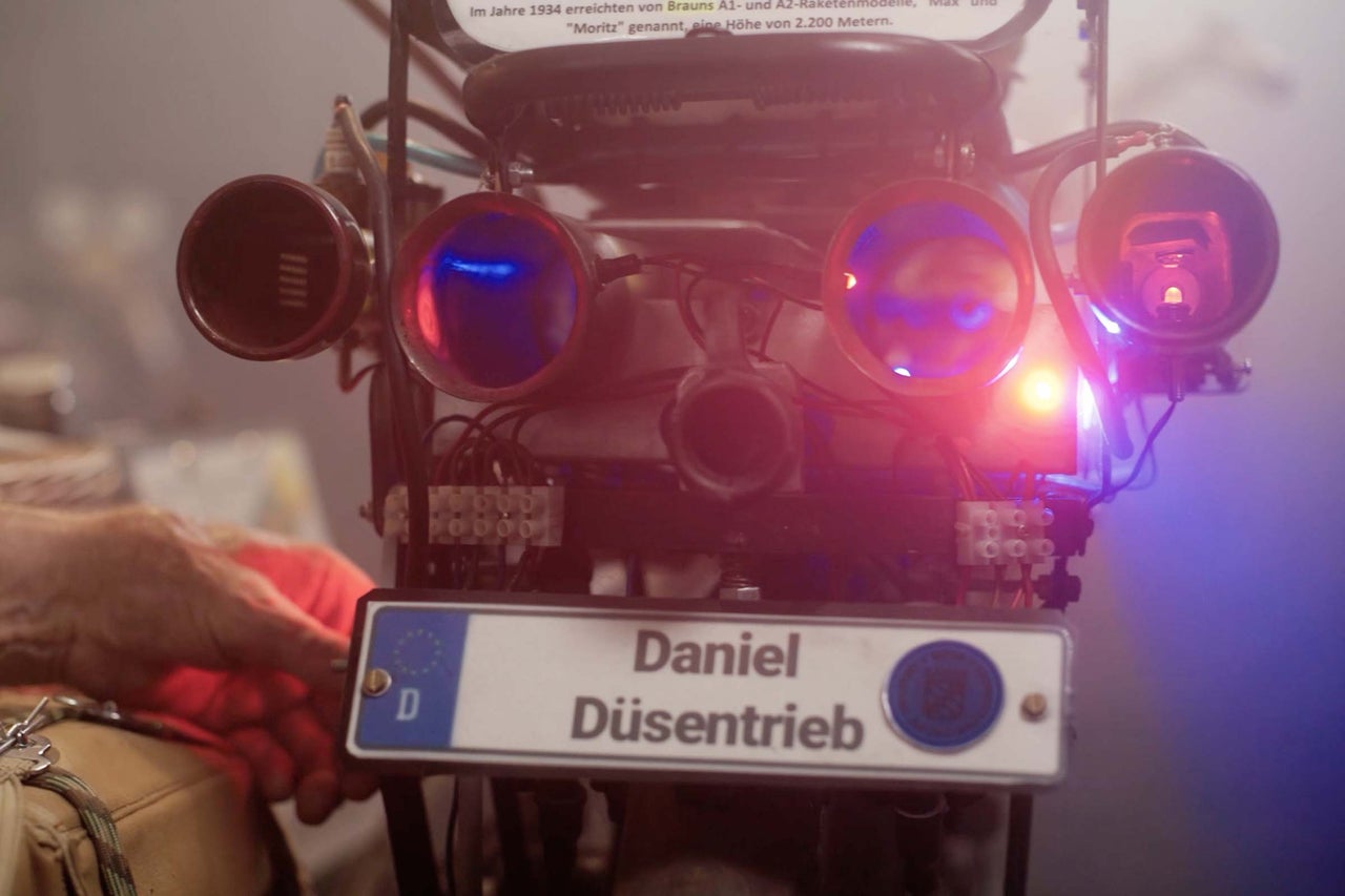 Véhicule avec la plaque d'immatriculation Daniel Düsentrieb