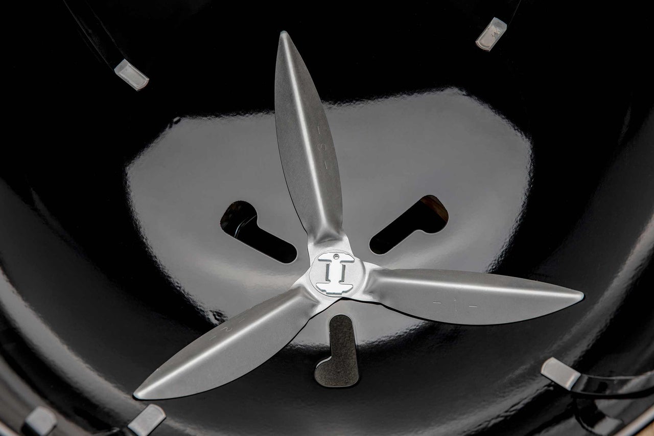 Grille de barbecue avec disque de ventilation à trois ailettes
