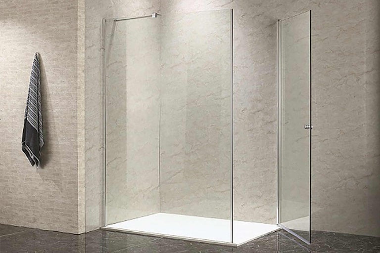 Douche à l'italienne avec serviette