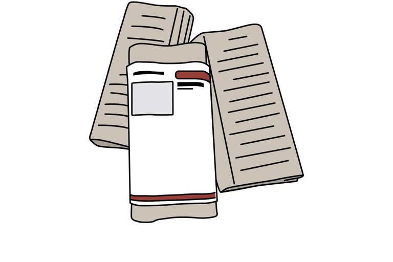 Pile de journaux avec supplément