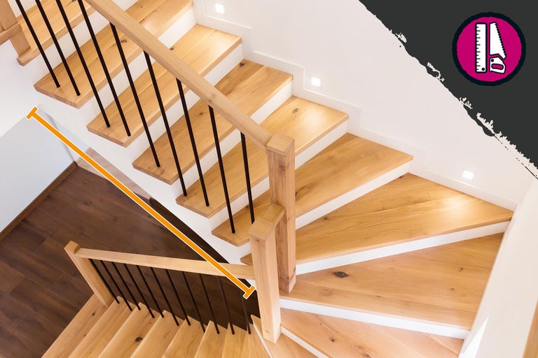 Escalier en bois avec rampe et éclairage d'escalier