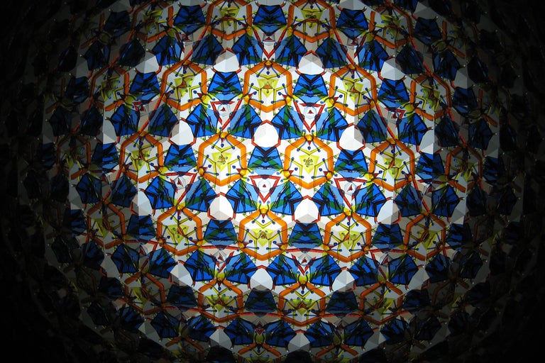 Motif kaléidoscopique avec des formes géométriques