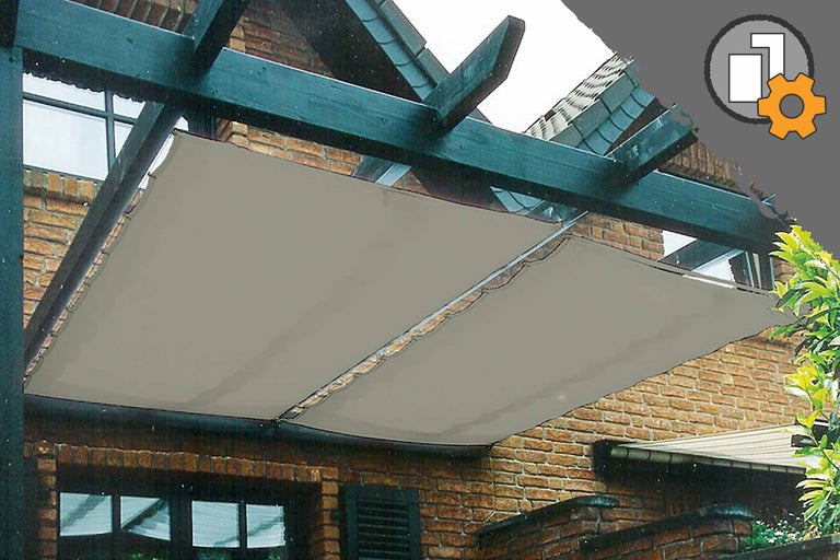 Installation de voile d'ombrage tendue sur une terrasse