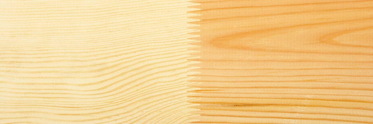 Panneau en bois avec assemblage à entures multiples