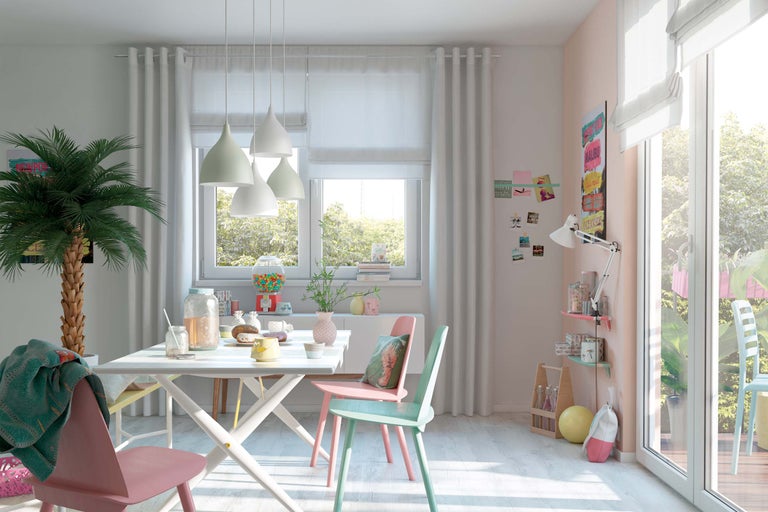 Salon lumineux avec table à manger, chaises, plantes d'intérieur et lumière du jour.