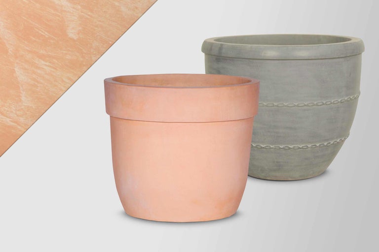 Zwei Pflanzgefäße aus Terrakotta und Steinzeug
