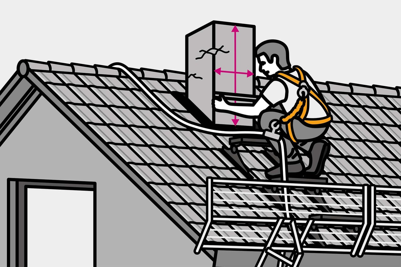 L'illustration montre un homme portant un harnais de sécurité sur un échafaudage devant un toit de maison avec une cheminée.