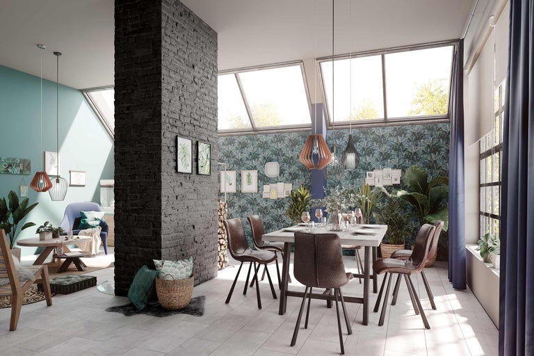 Salle à manger lumineuse avec table, chaises, mur en briques décoratif et grandes fenêtres.