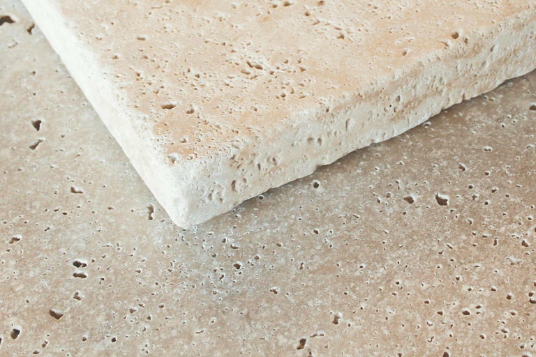 Travertin Fliese mit poröser Oberfläche