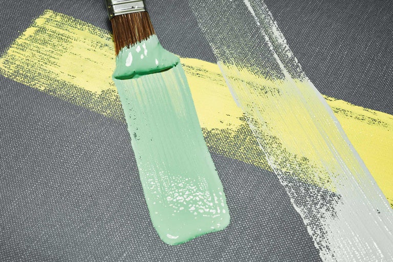 Pinceau avec application de peinture sur toile