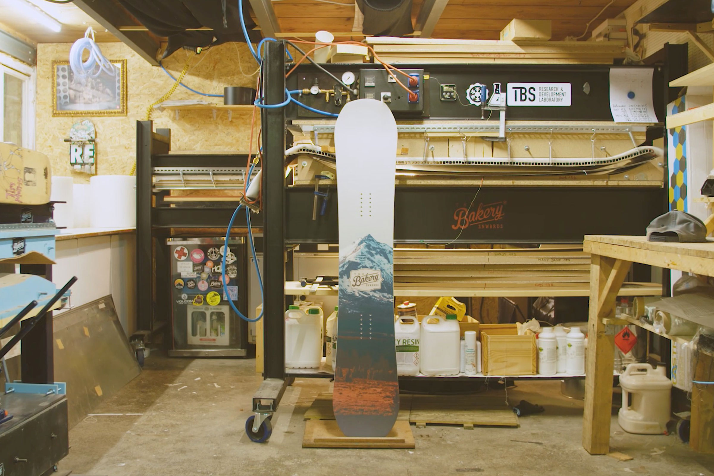 Snowboard in einer Werkstatt