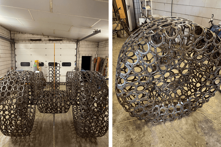 Dekorative Skulptur eines Traktors aus Hufeisen