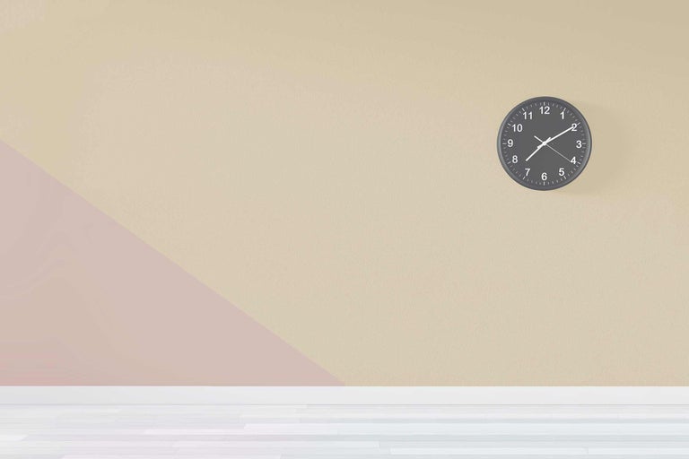 Horloge murale dans une pièce