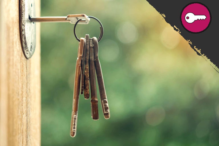 Trousseau de clés dans la serrure