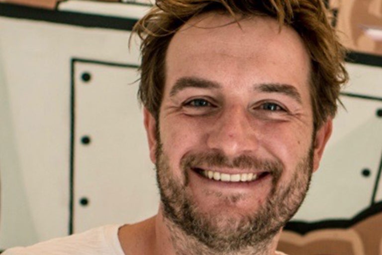 Portrait d'un homme souriant