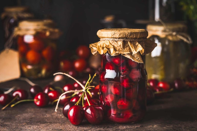 Bocal de cerises au sirop