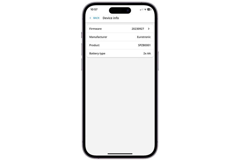 Informations sur l'appareil sur un smartphone avec des informations sur le firmware, le fabricant, le produit et le type de batterie