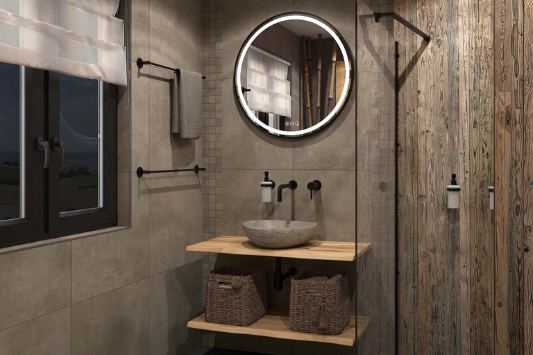 Modernes Badezimmer mit rundem LED-Spiegel, Aufsatzwaschbecken aus Stein auf Holzregalen, Wandarmaturen und Fliesen in Steinoptik.
